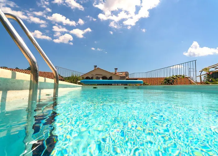 Villa Salvia - Holiday House With Pool -