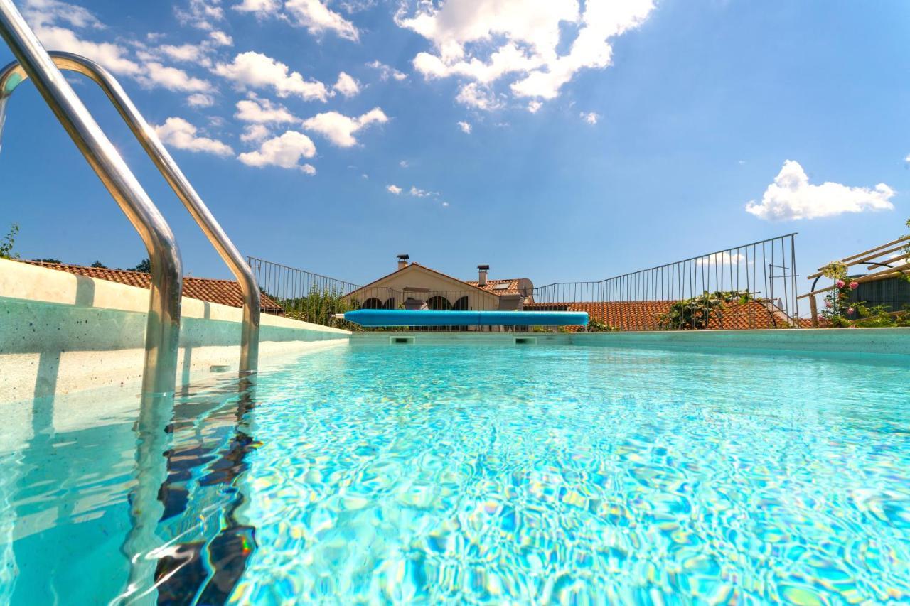 Salvia - House With Pool -